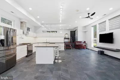 900 20th Street S, Arlington, VA 22202 - Photo 3