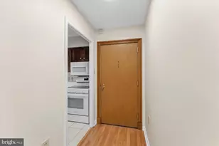 1301 N Courthouse Rd, Arlington, VA 22201 - Photo 15