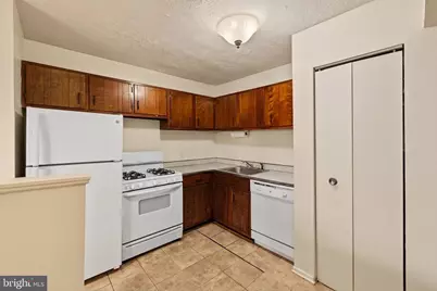 5049 7th Road S #302, Arlington, VA 22204 - Photo 9