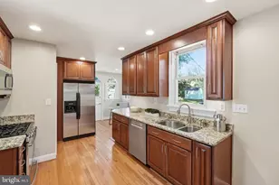 2416 S Eads St, Arlington, VA 22202 - Photo 3
