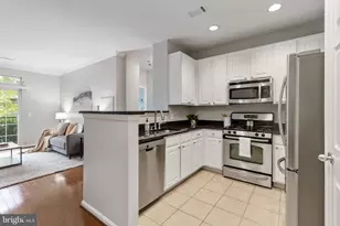 2465 Army Navy Dr, Arlington, VA 22206 - Photo 5