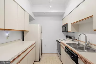 1211 S Eads Street #405, Arlington, VA 22202 - Photo 9