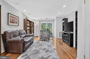 2050 N Calvert St, Arlington, VA 22201 - Photo 5