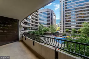 1300 Crystal Dr, Arlington, VA 22202 - Photo 23