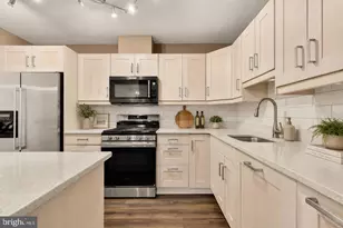1300 Army Navy Dr, Arlington, VA 22202 - Photo 3