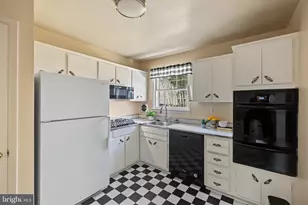 3010 S Hill St, Arlington, VA 22202 - Photo 11