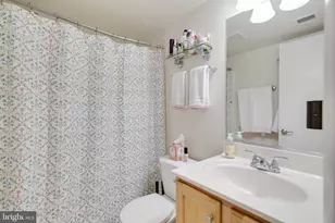1001 N Vermont St, Arlington, VA 22201 - Photo 11