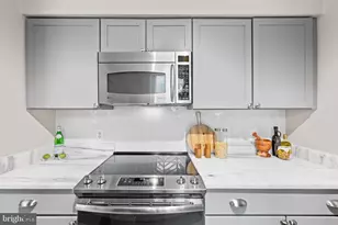 2050 N Calvert St, Arlington, VA 22201 - Photo 17