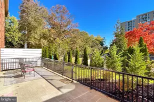 635 Slaters Ln, Alexandria, VA 22314 - Photo 31
