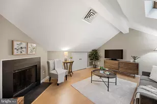 1403 E Abingdon Dr, Alexandria, VA 22314 - Photo 15