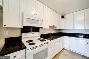 205 Yoakum Pkwy, Alexandria, VA 22304 - Photo 17