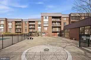 130 Roberts Ln, Alexandria, VA 22314 - Photo 37