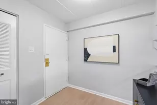 130 Roberts Ln, Alexandria, VA 22314 - Photo 3