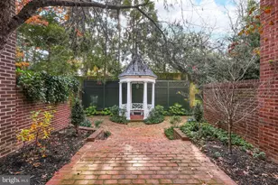 564 N Saint Asaph Street N, Alexandria, VA 22314 - Photo 25