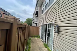 1306 Roundhouse Ln, Alexandria, VA 22314 - Photo 25
