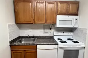 5340 Holmes Run Pkwy, Alexandria, VA 22304 - Photo 9