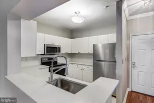 4560 Strutfield Ln, Alexandria, VA 22311 - Photo 7