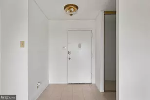 307 Yoakum Pkwy, Alexandria, VA 22304 - Photo 5