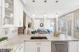 17 Alexander St, Alexandria, VA 22314 - Photo 23