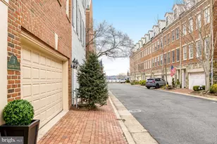 17 Alexander St, Alexandria, VA 22314 - Photo 3