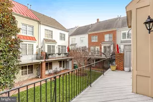 17 Alexander St, Alexandria, VA 22314 - Photo 25