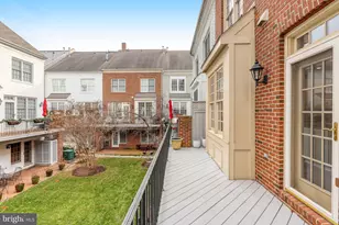 17 Alexander St, Alexandria, VA 22314 - Photo 27