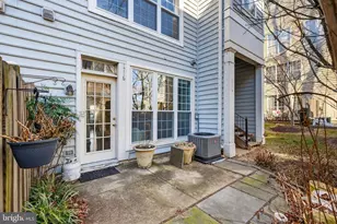 1716 Kingsgate Ct, Alexandria, VA 22302 - Photo 21