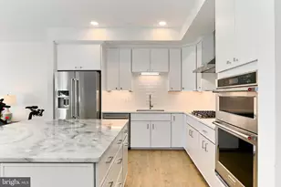 635 Slaters Ln, Alexandria, VA 22314 - Photo 15