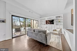 110 Roberts Ln, Alexandria, VA 22314 - Photo 7