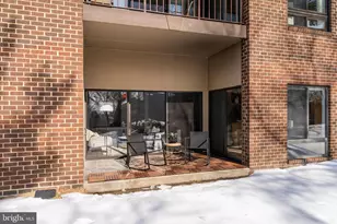 110 Roberts Ln, Alexandria, VA 22314 - Photo 33
