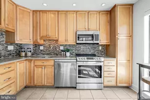 110 Roberts Ln, Alexandria, VA 22314 - Photo 15