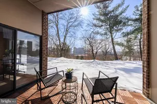 110 Roberts Ln, Alexandria, VA 22314 - Photo 9