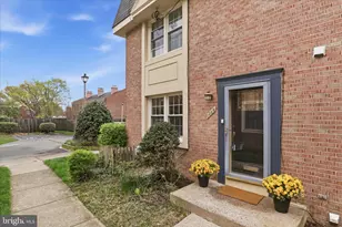 1306 Chetworth Ct, Alexandria, VA 22314 - Photo 1