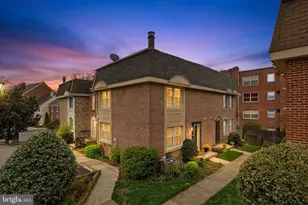 1306 Chetworth Ct, Alexandria, VA 22314 - Photo 3