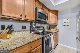 3307 Wyndham Cir, Alexandria, VA 22302 - Photo 13