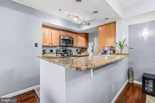 3307 Wyndham Cir, Alexandria, VA 22302 - Photo 11