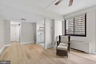 801 N Pitt Street N, Alexandria, VA 22314 - Photo 3