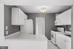 5340 Holmes Run Pkwy, Alexandria, VA 22304 - Photo 5