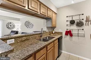 3307 Wyndham Cir, Alexandria, VA 22302 - Photo 11