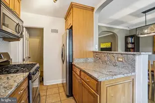 705 Avon Pl, Alexandria, VA 22314 - Photo 9