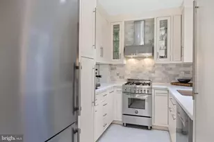 3363 Martha Custis Dr, Alexandria, VA 22302 - Photo 5