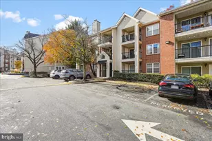3305 Wyndham Cir, Alexandria, VA 22302 - Photo 7