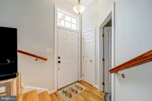 921 Harrison Cir, Alexandria, VA 22304 - Photo 3