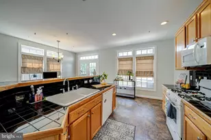 921 Harrison Cir, Alexandria, VA 22304 - Photo 15