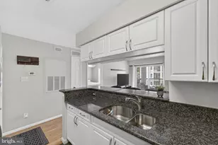 3313 Wyndham Cir, Alexandria, VA 22302 - Photo 11