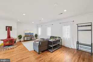 10 Irving Court, Alexandria, VA 22314 - Photo 5