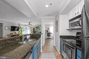 3315 Wyndham Cir, Alexandria, VA 22302 - Photo 9