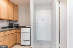 801 N Pitt St, Alexandria, VA 22314 - Photo 17