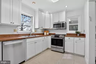 2420 Cameron Mills Rd, Alexandria, VA 22302 - Photo 17