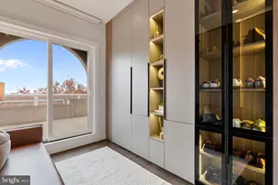 625 Slaters Ln, Alexandria, VA 22314 - Photo 7